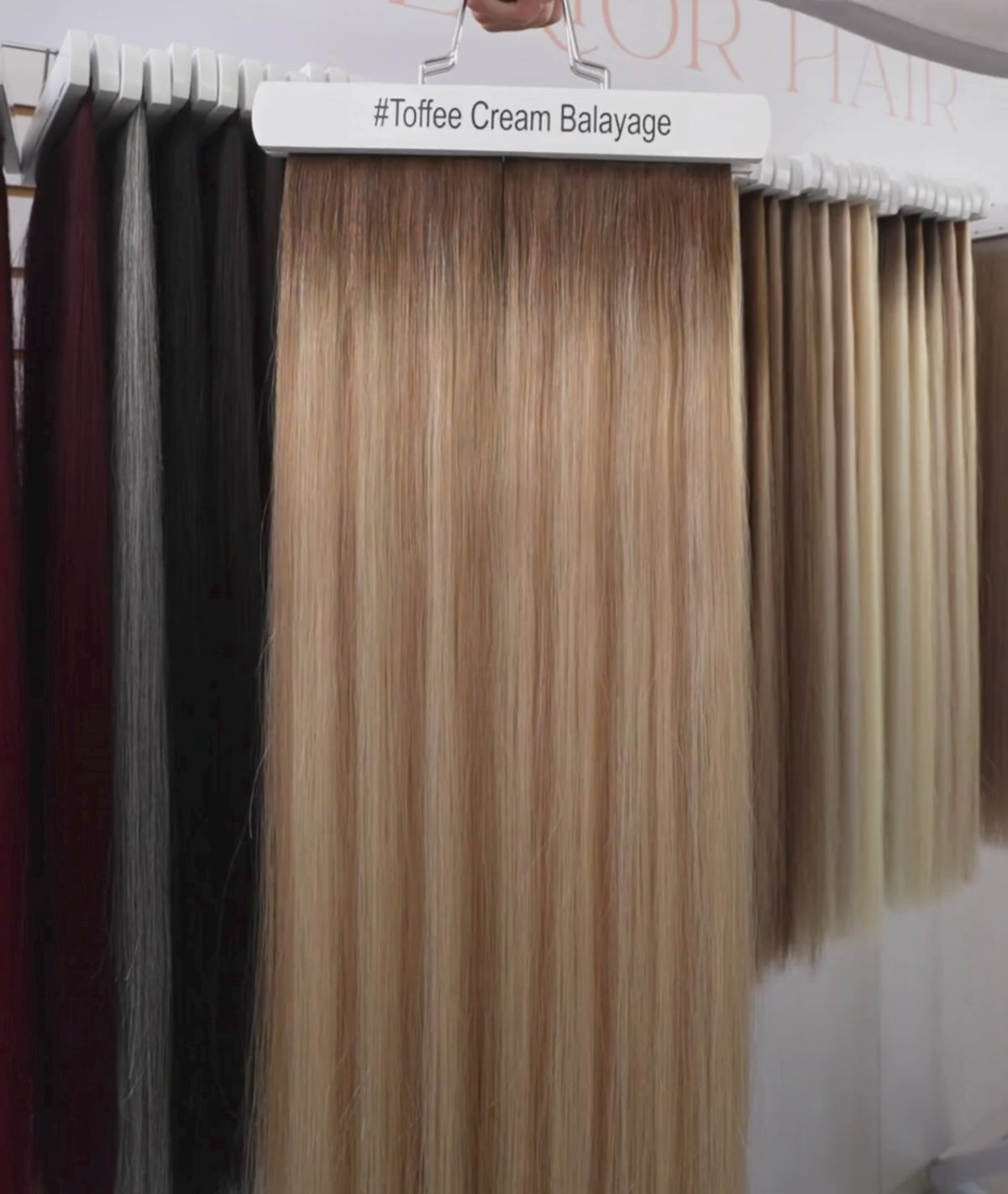 Load video: #Toffee Cream Balayage Topper With Invisible Wire (65g)